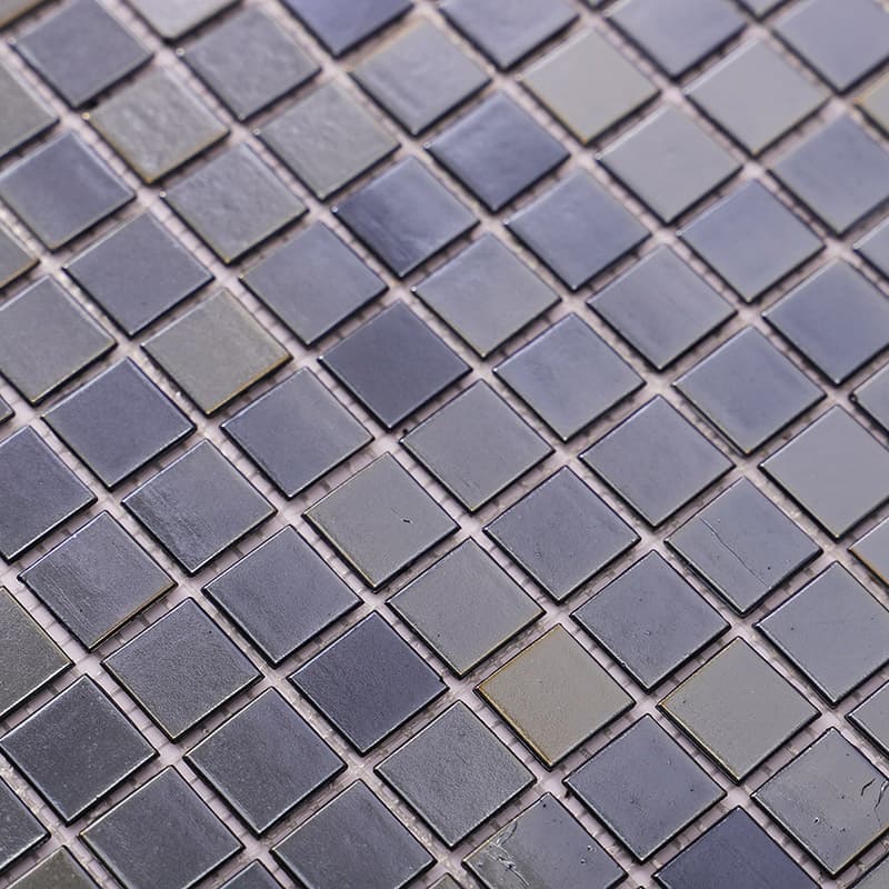 金属風ガラスタイルの斜めからの全体図