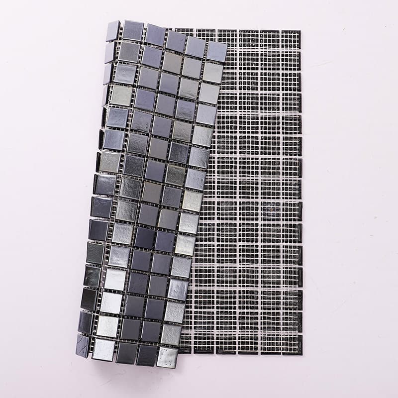 ガラスタイルの裏面ネット構造表示