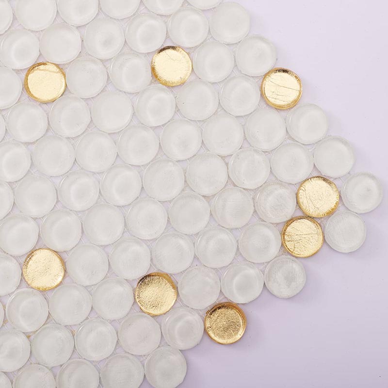 白と金の丸型タイルの角構成