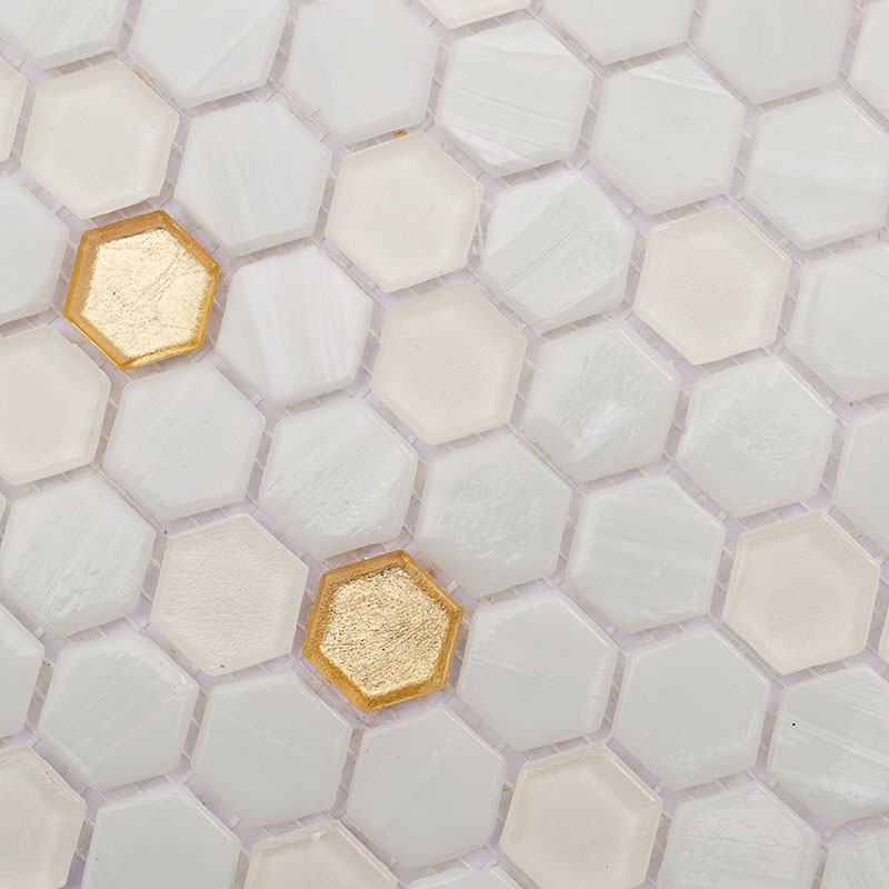 金箔入り六角タイルのクローズアップ写真