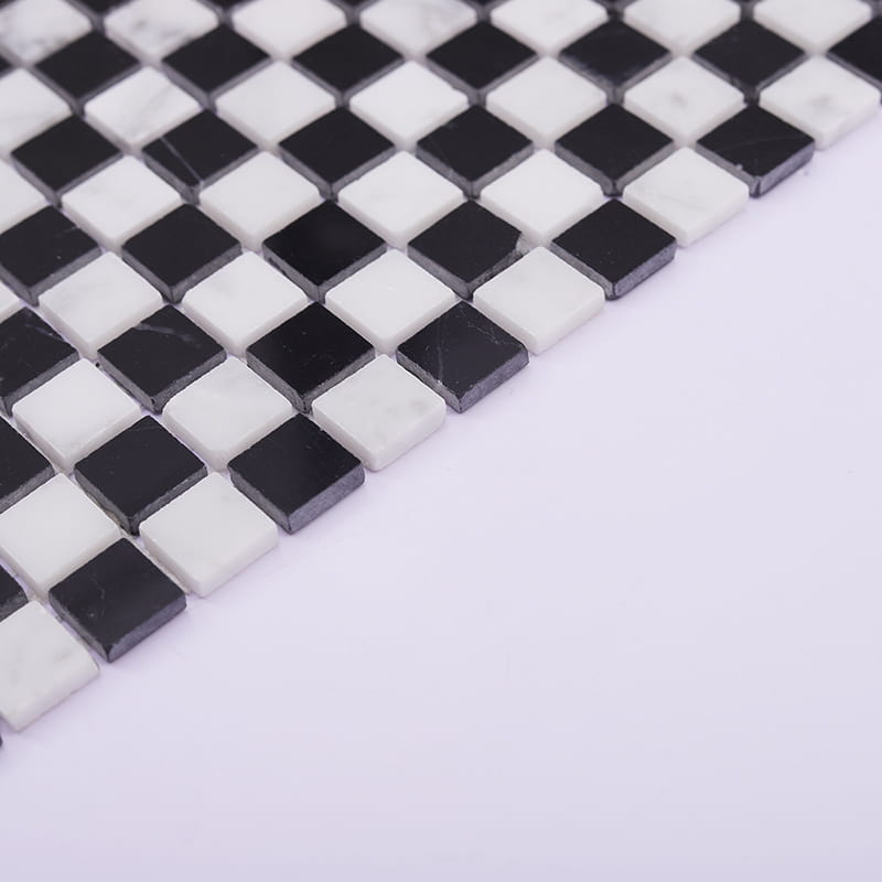 側面から見た白黒モザイクの厚みとエッジ