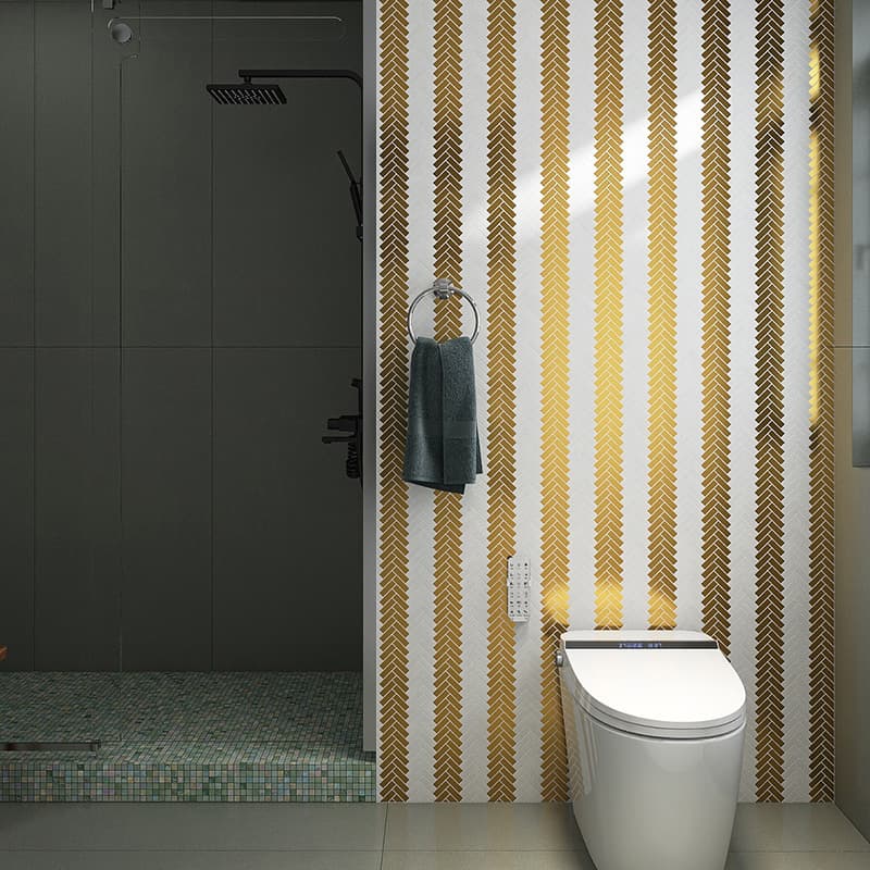 ダークトーンに映えるゴールドモザイクライン