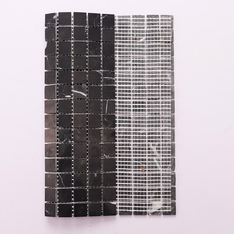 黒大理石モザイクの表面と裏面の比較