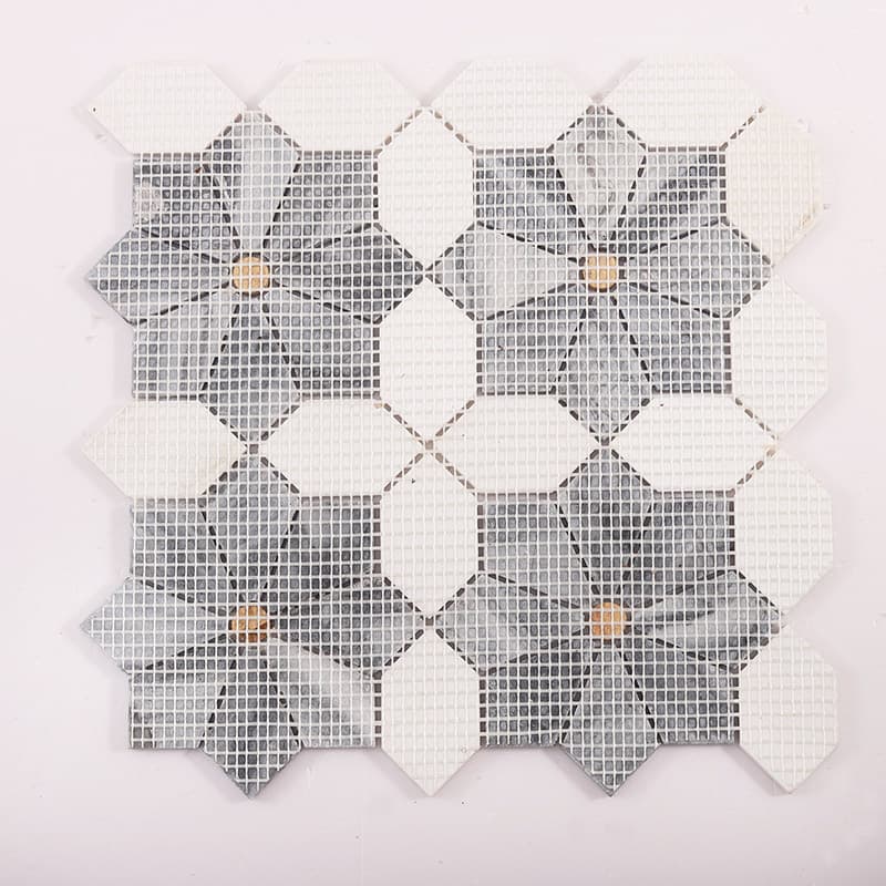 モザイクシートの裏面とメッシュ構造の画像