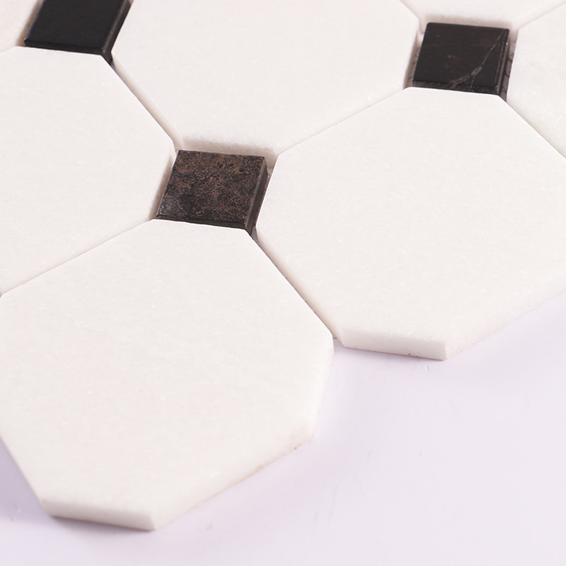 タイル端部のディテール写真