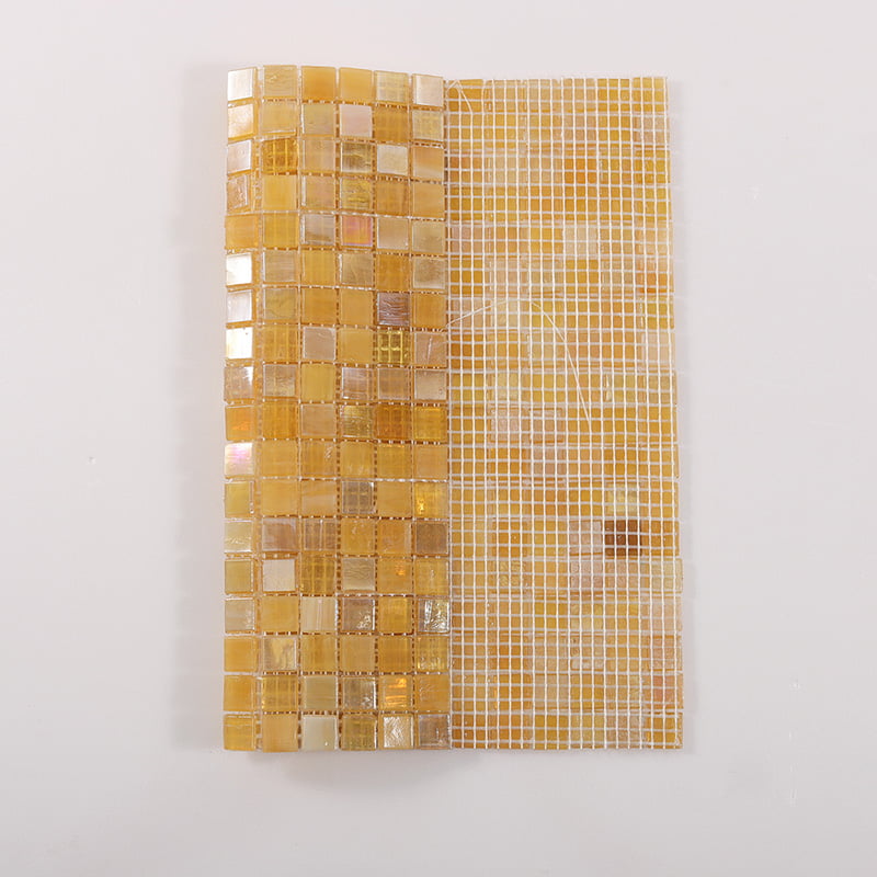 黄色ガラスモザイクタイルの表面と裏面