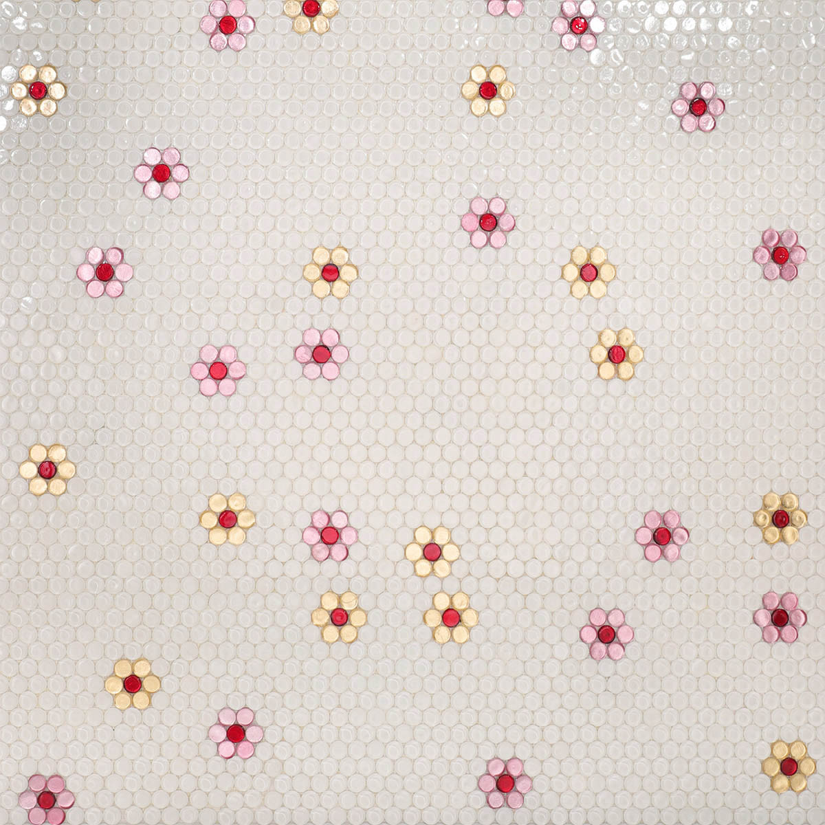 白い丸形ガラスタイルに金箔とピンクの花柄が散りばめられた壁面タイル