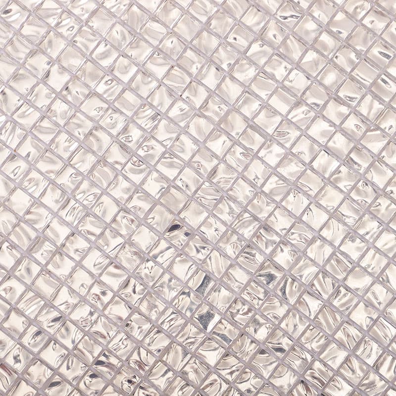 銀色ガラスタイルの拡大と光沢の詳細