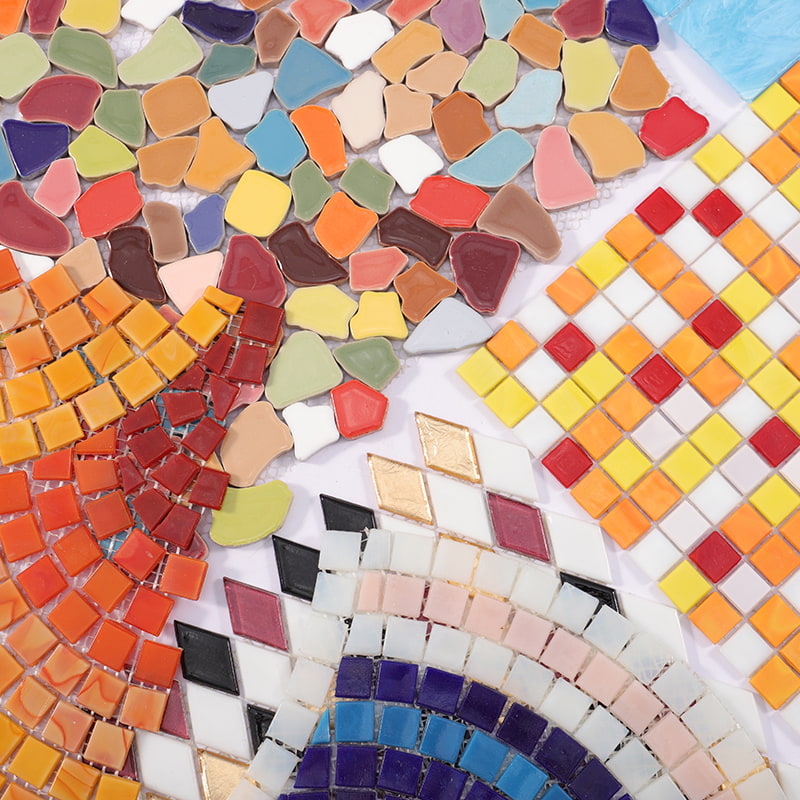 カラフルな多色モザイクタイルのデザインバリエーション