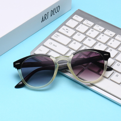 แว่นตาเก่าเลนส์สีอ่อนเข้ม (แบบใช้ได้ทั่วไป)