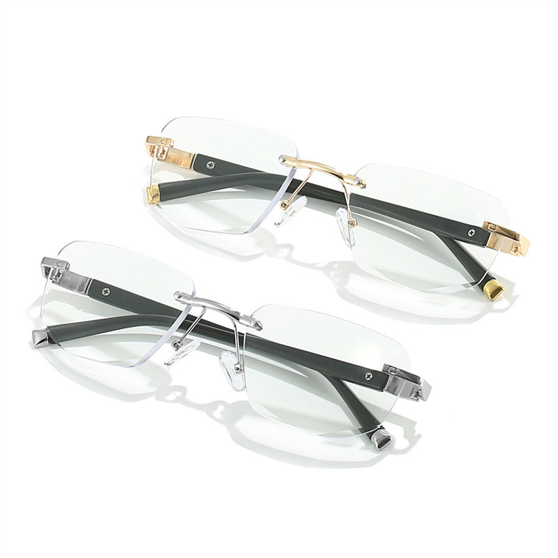 แว่นตาเก่าแบบไม่มีกรอบคลาสสิก