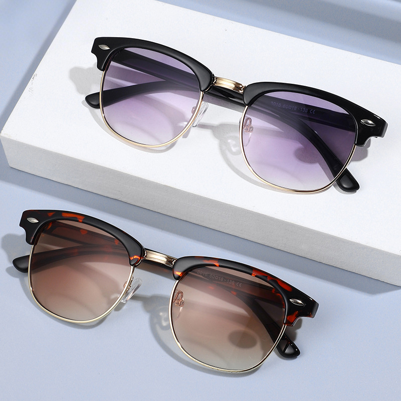 แว่นตาเก่าเลนส์โปรเกรสซีฟกันแสงยูวีและกันแสงสีน้ำเงิน