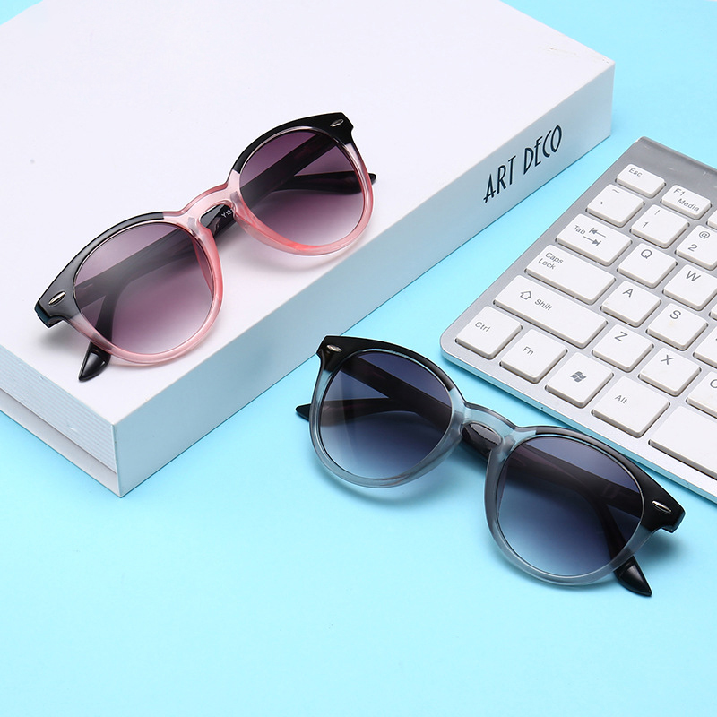 แว่นตาเก่าเลนส์สีอ่อนเข้ม (แบบใช้ได้ทั่วไป)