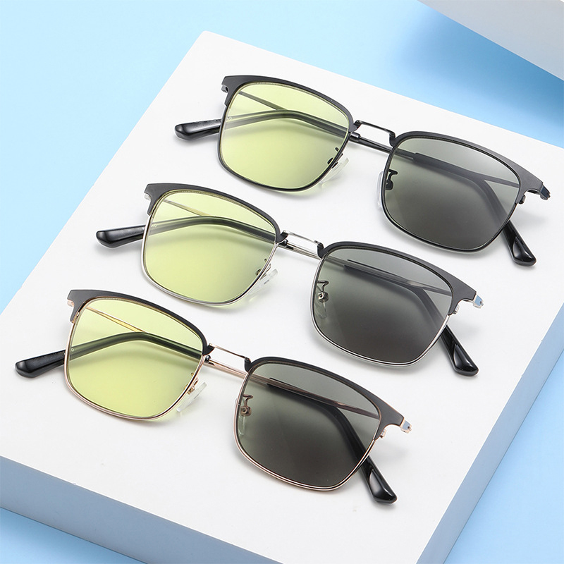 แว่นตาเก่าโลหะกันแสงสีน้ำเงินเปลี่ยนสี (หลายโฟกัส ใช้งานใกล้-กลาง-ไกล)