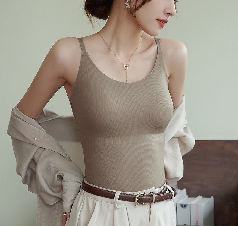 เสื้อกล้ามสีทึบเสริมหน้าอก เสื้อสายเดี่ยวพร้อมคัพคงที่แบบชิ้นเดียว