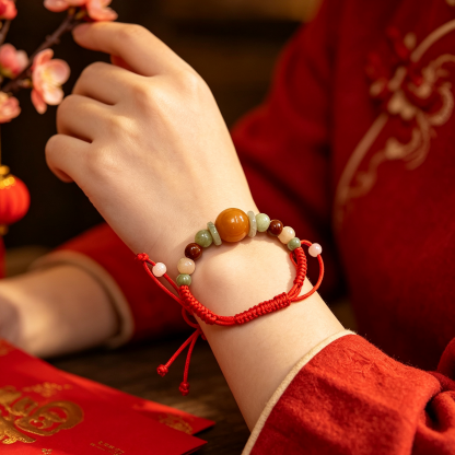 สร้อยข้อมือหยก 9 เม็ดเชือกแดงมงคล ผ่านพิธีปลุกเสกเสริมดวงการเงิน