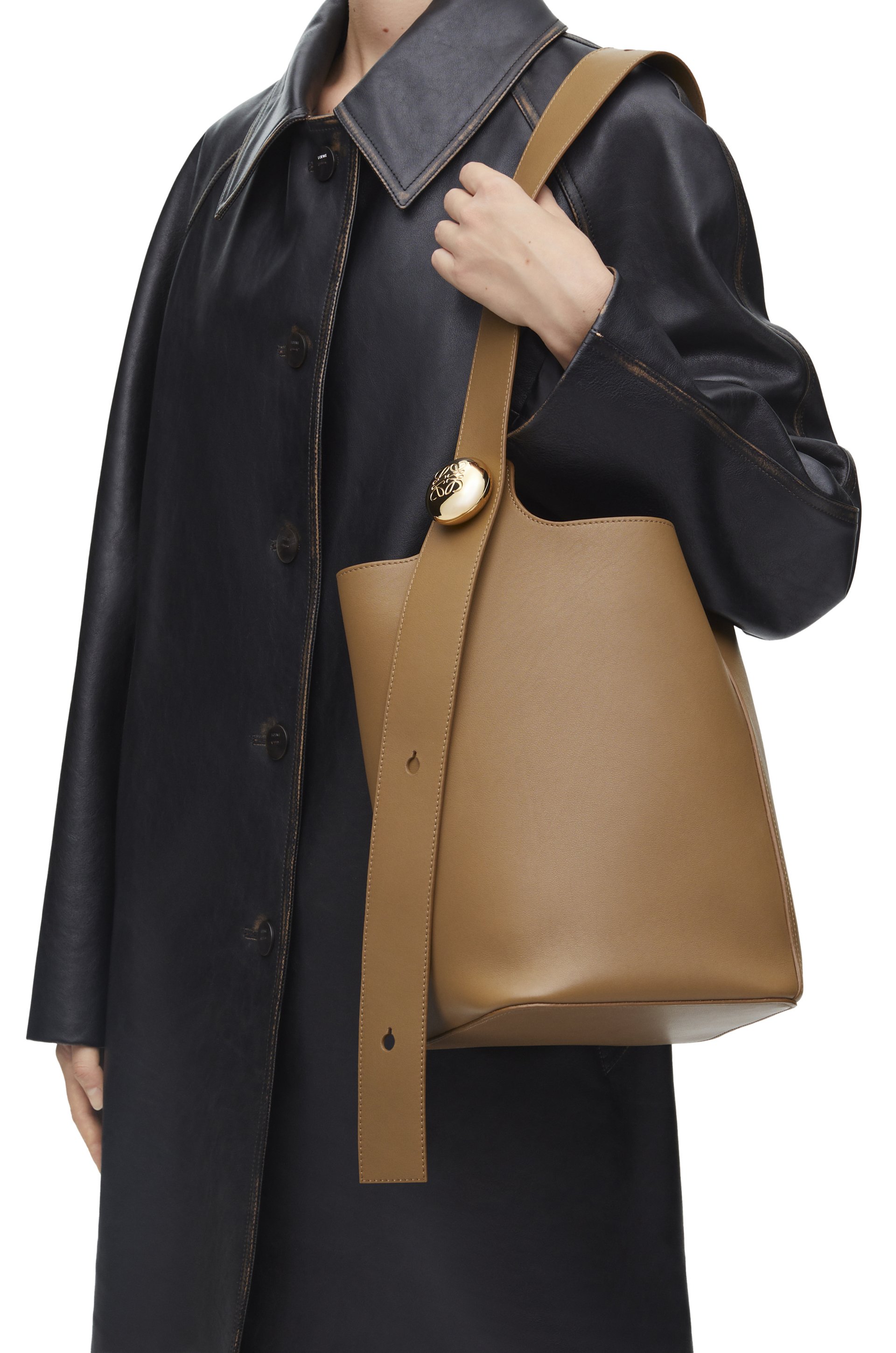 ペブル バケットバッグ ミディアム（メローカーフ）