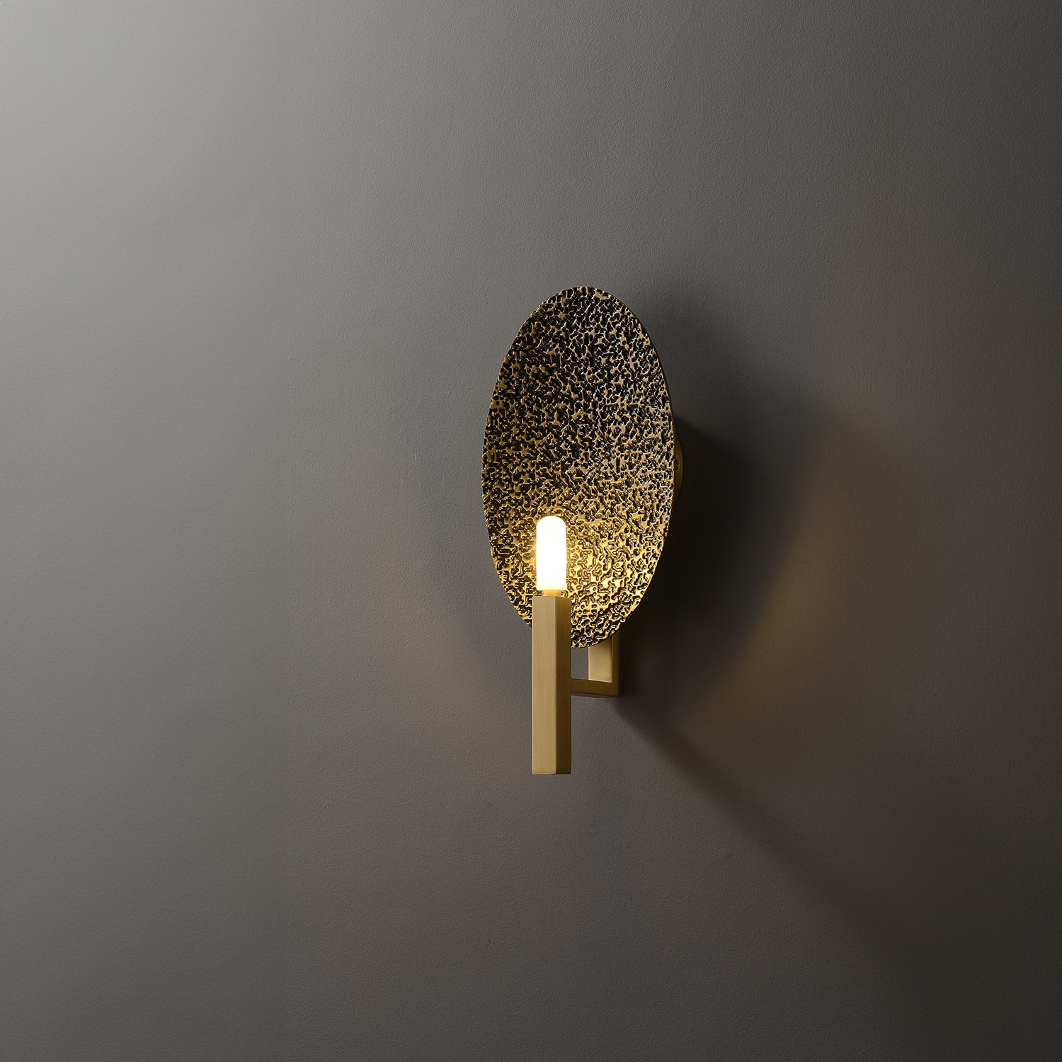 Applique_Coque_Wall_Sconce_Herve_Van_Der_Straeten_08