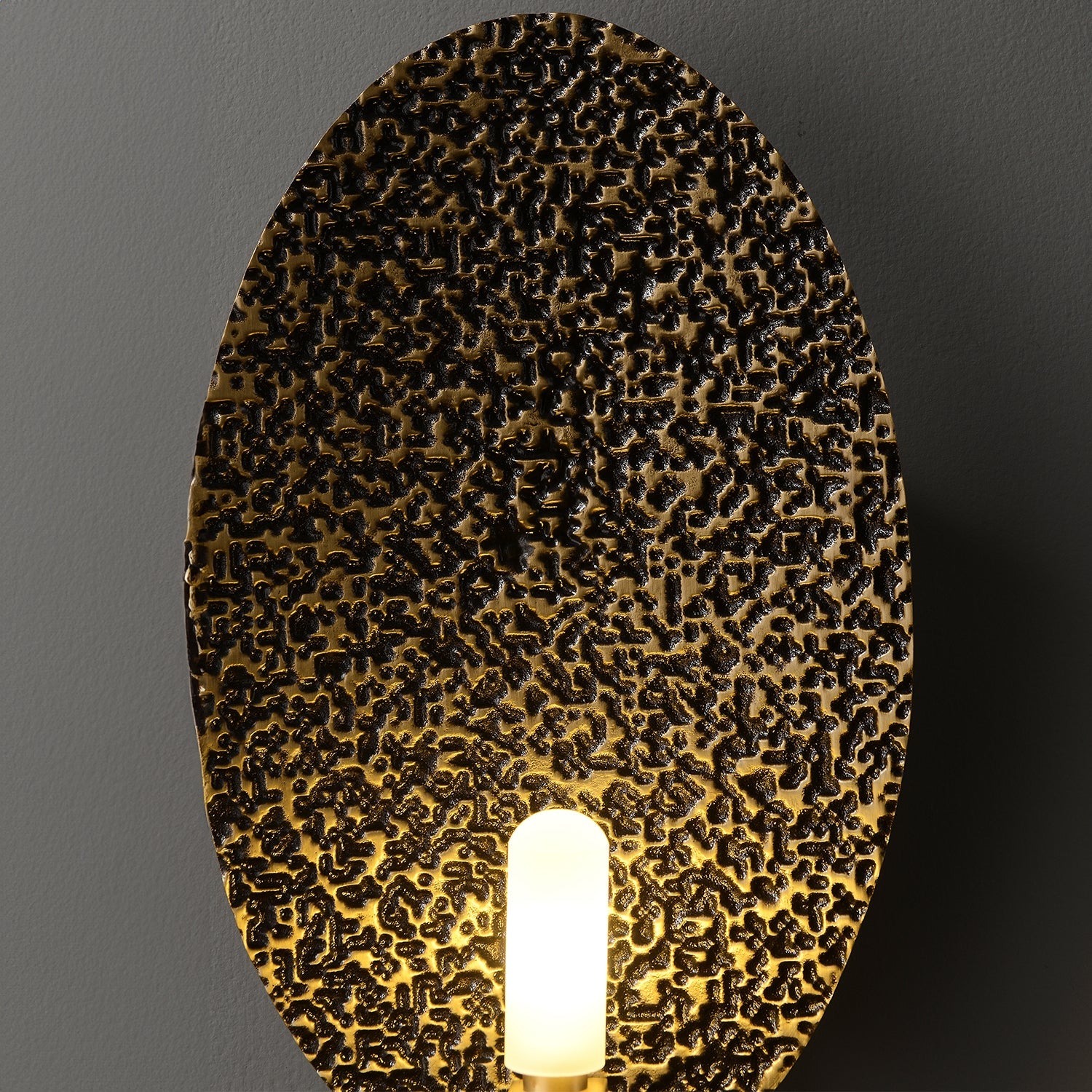 Applique_Coque_Wall_Sconce_Herve_Van_Der_Straeten_10