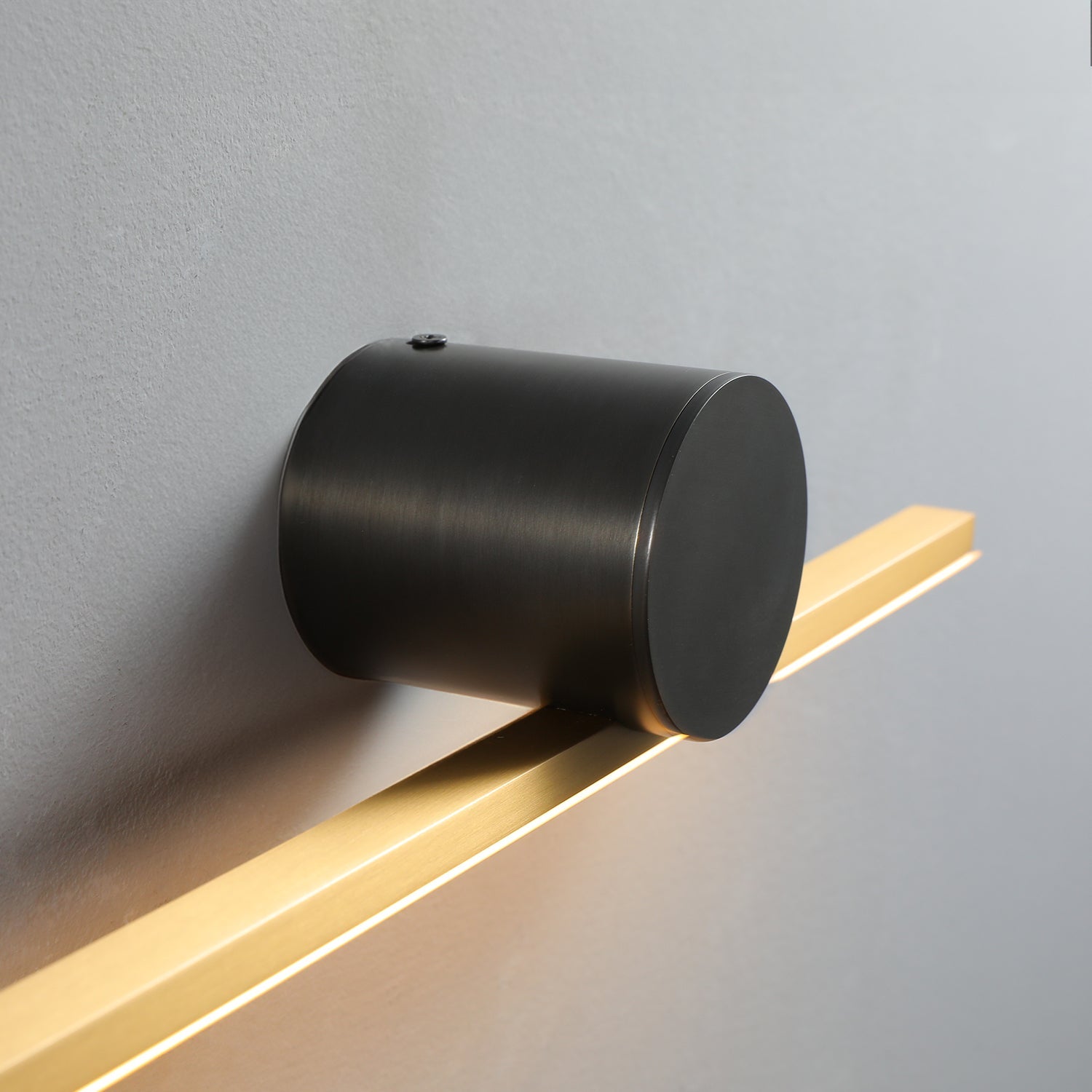 Coordinates_1_Brass_Wall_Lamp_Flos_0015