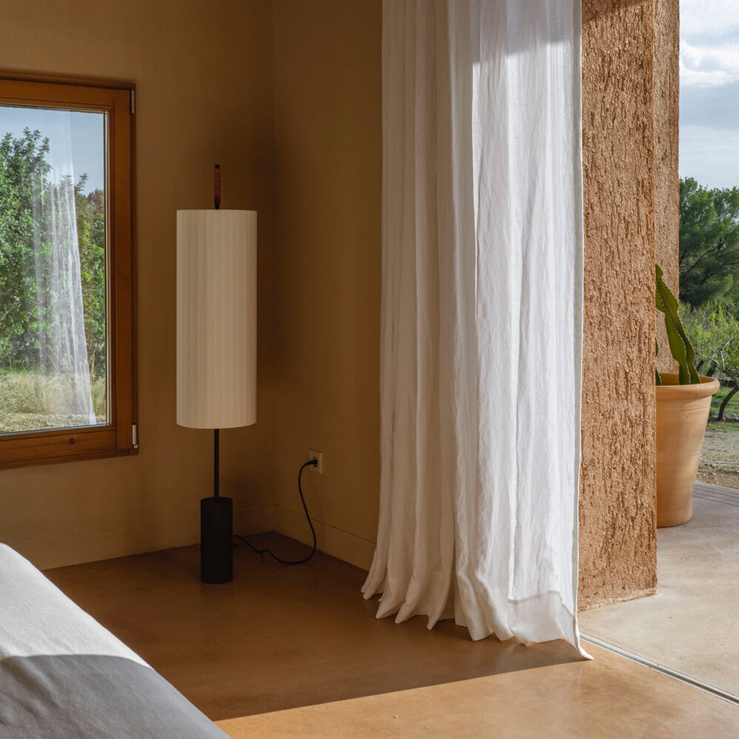 Dórica Floor Lamp