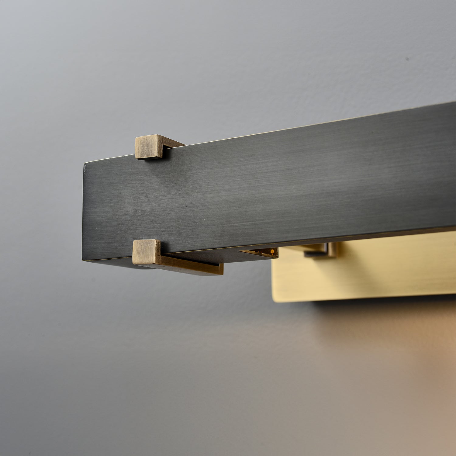 Erddig_Double_Arm_Picture_Light_Urbanelectric_08