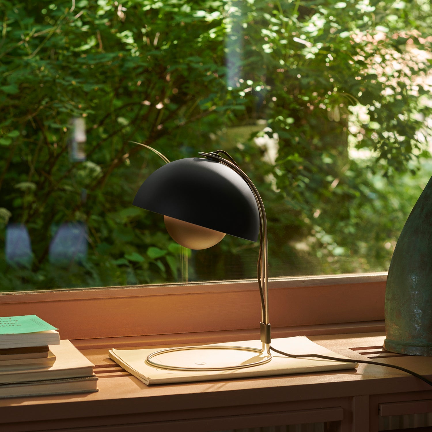 Flowerpot VP4 Table Lamp