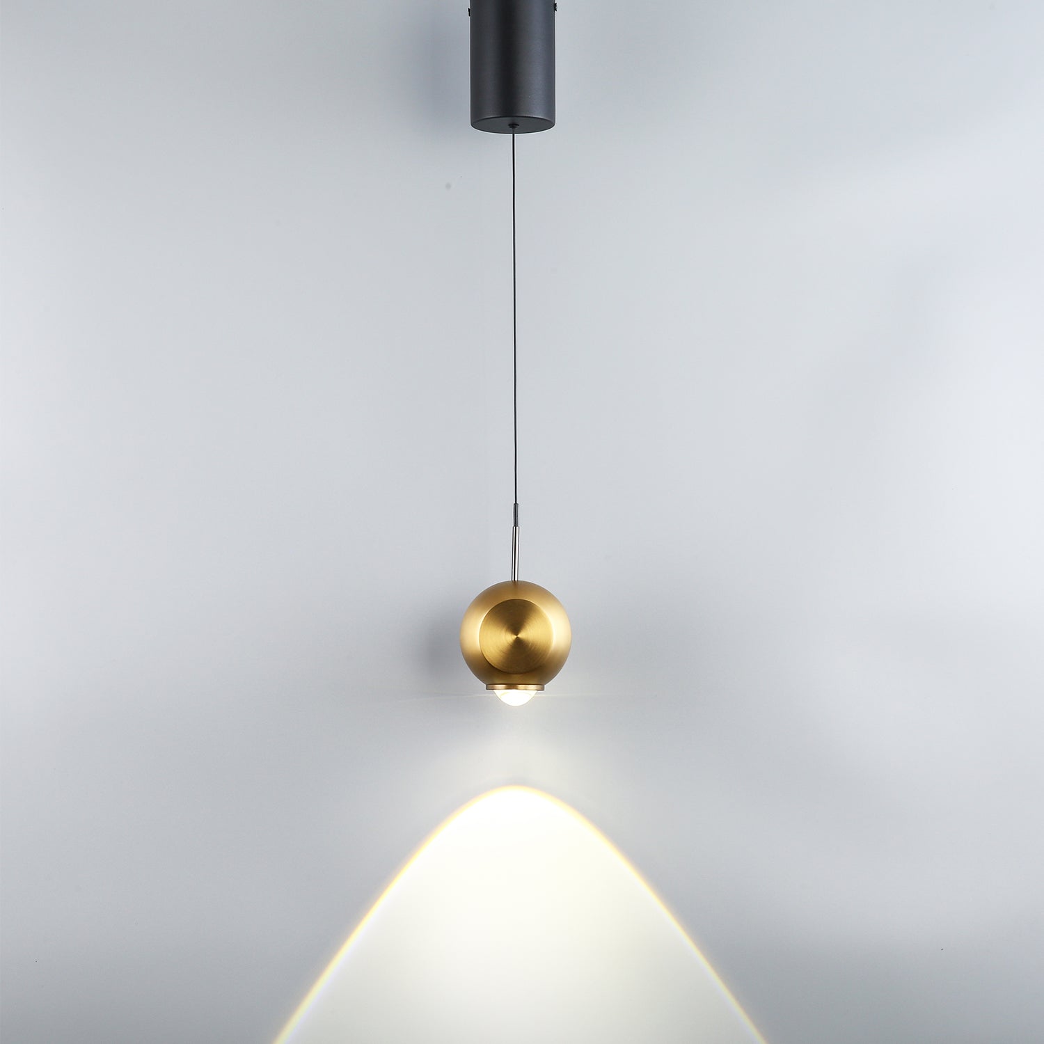 Golden_Sphere_Pendant_Light_0006