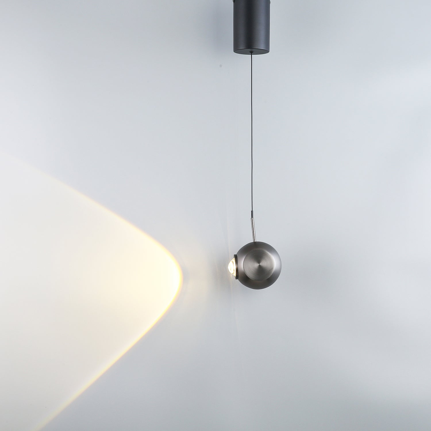 Golden_Sphere_Pendant_Light_0008