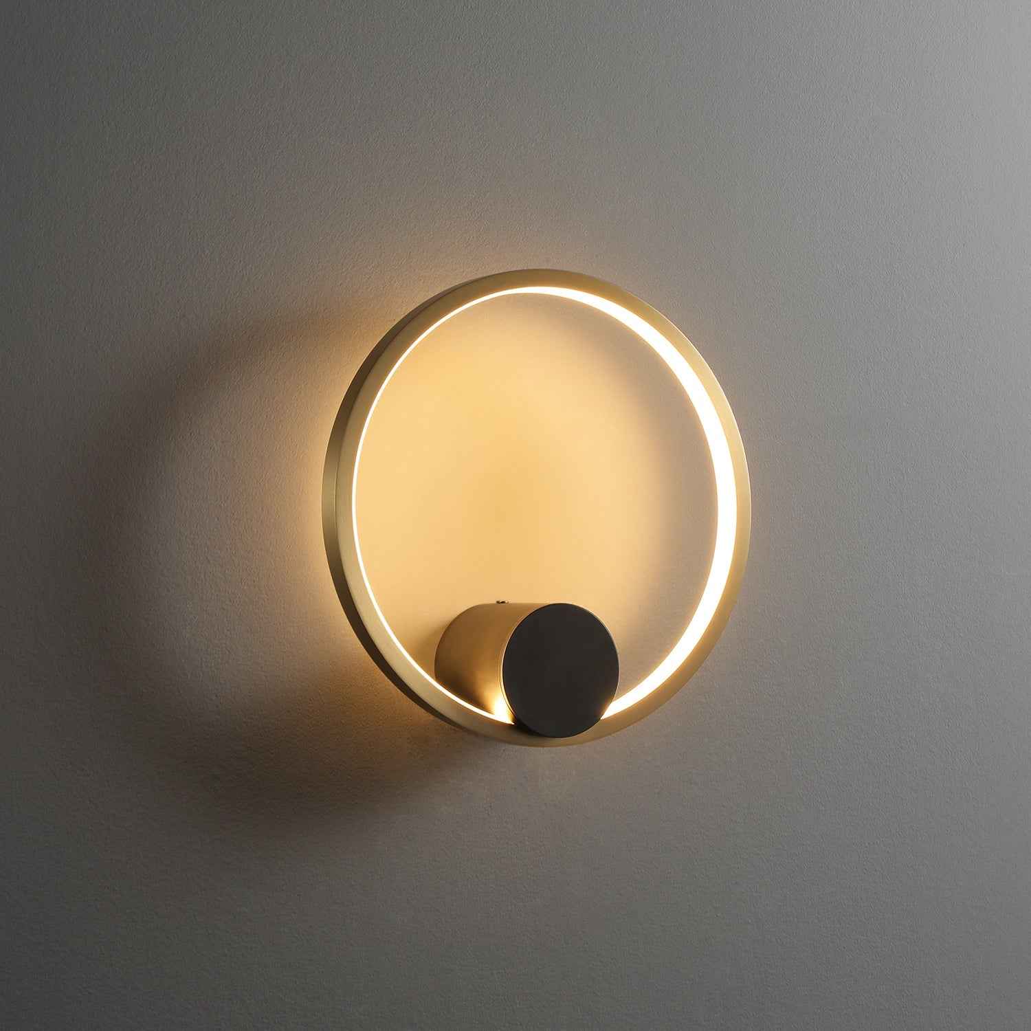 Holy_Brass_Wall_Lamp_Christinekroencke_0009