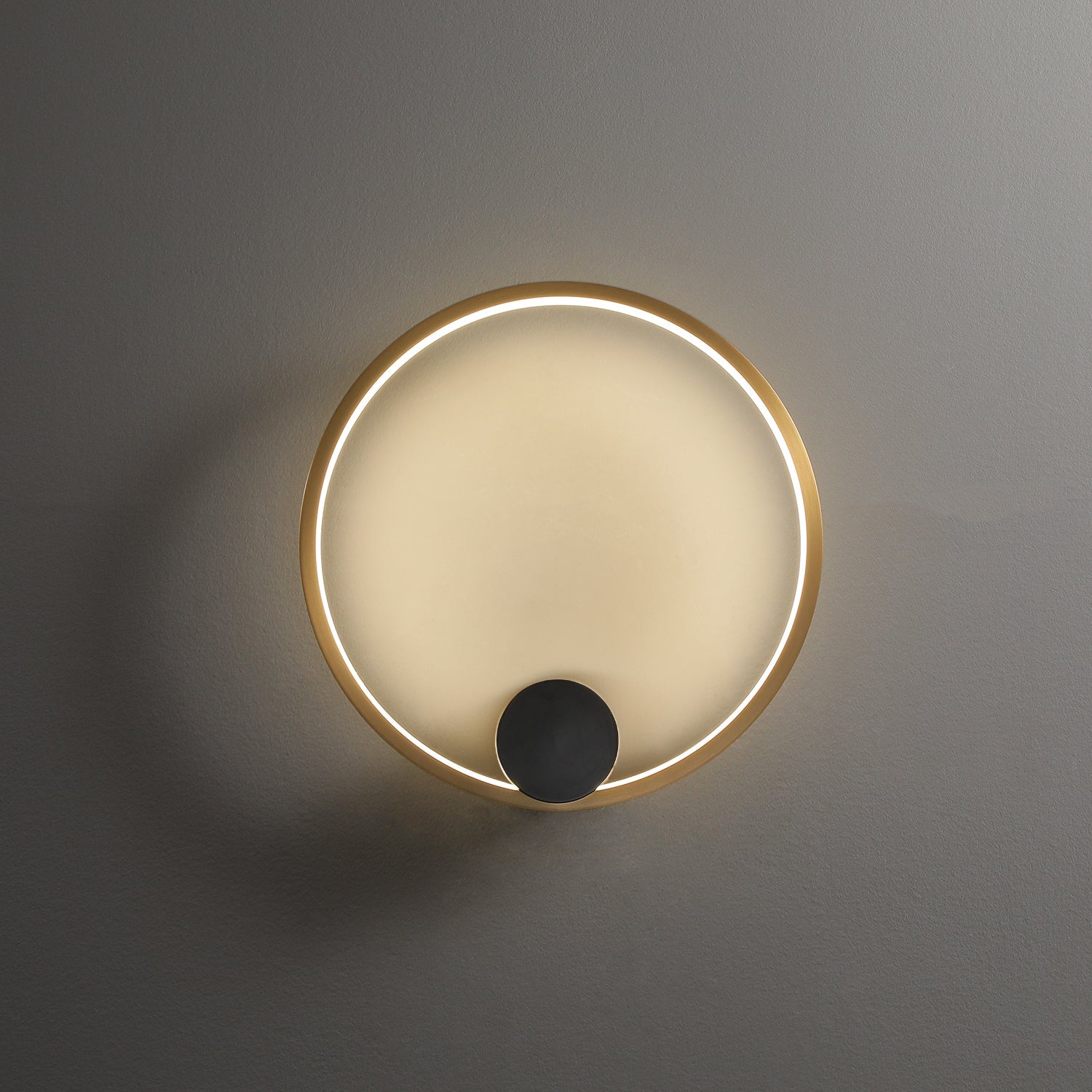 Holy_Brass_Wall_Lamp_Christinekroencke_0011