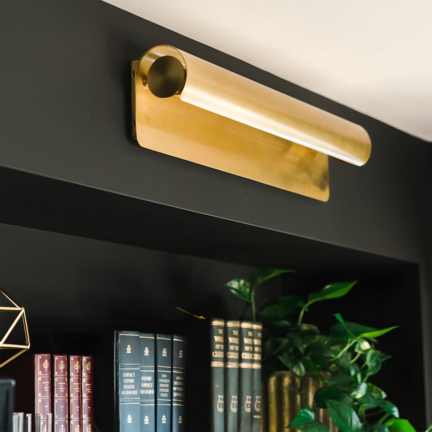 Hudson_Valley_Wide_Aged_Brass_Wall_Sconce_Hudson_Valley_018