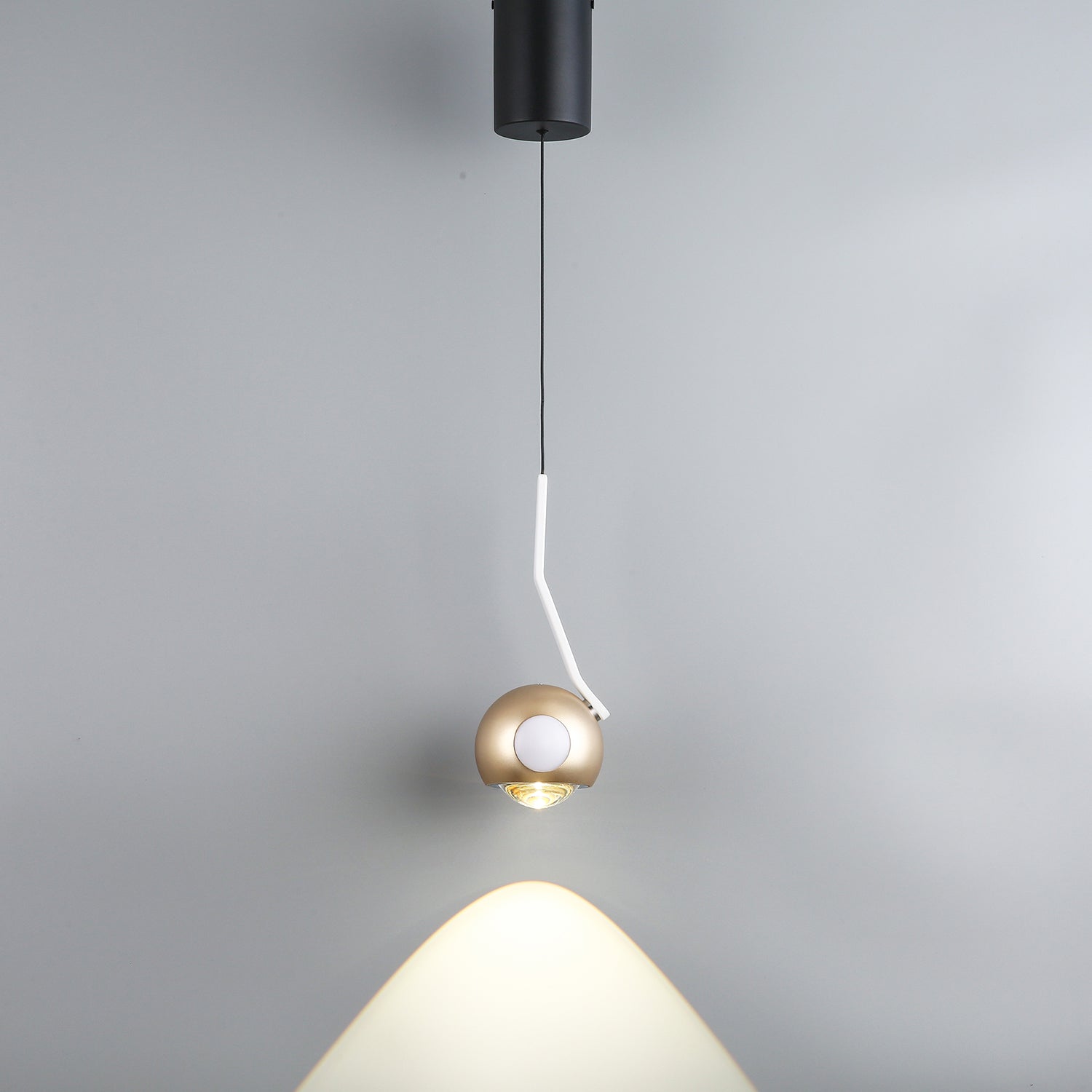 Io_Sospeso1_Pendant_Light_Occhio_08