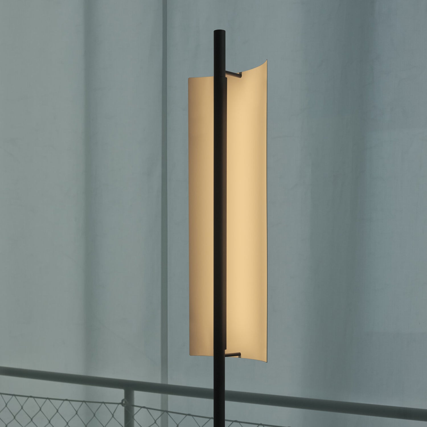 Lámina Dorada 45 Floor Lamp