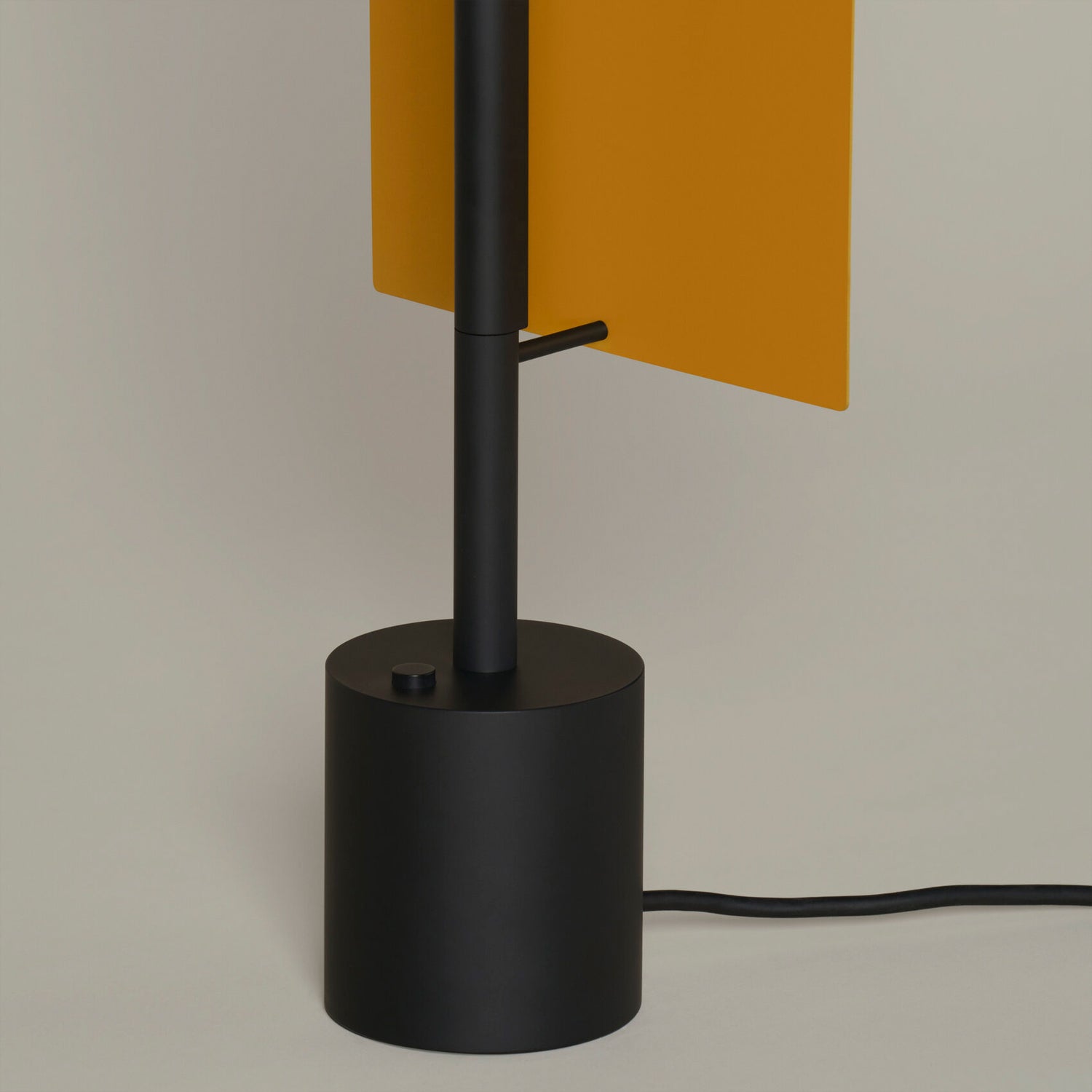 Lámina Dorada 45 Table Lamp