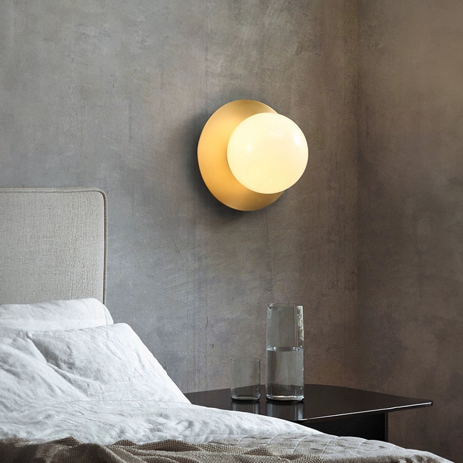 Liila_1_Brass_Wall_Lamp_Nuura_0020