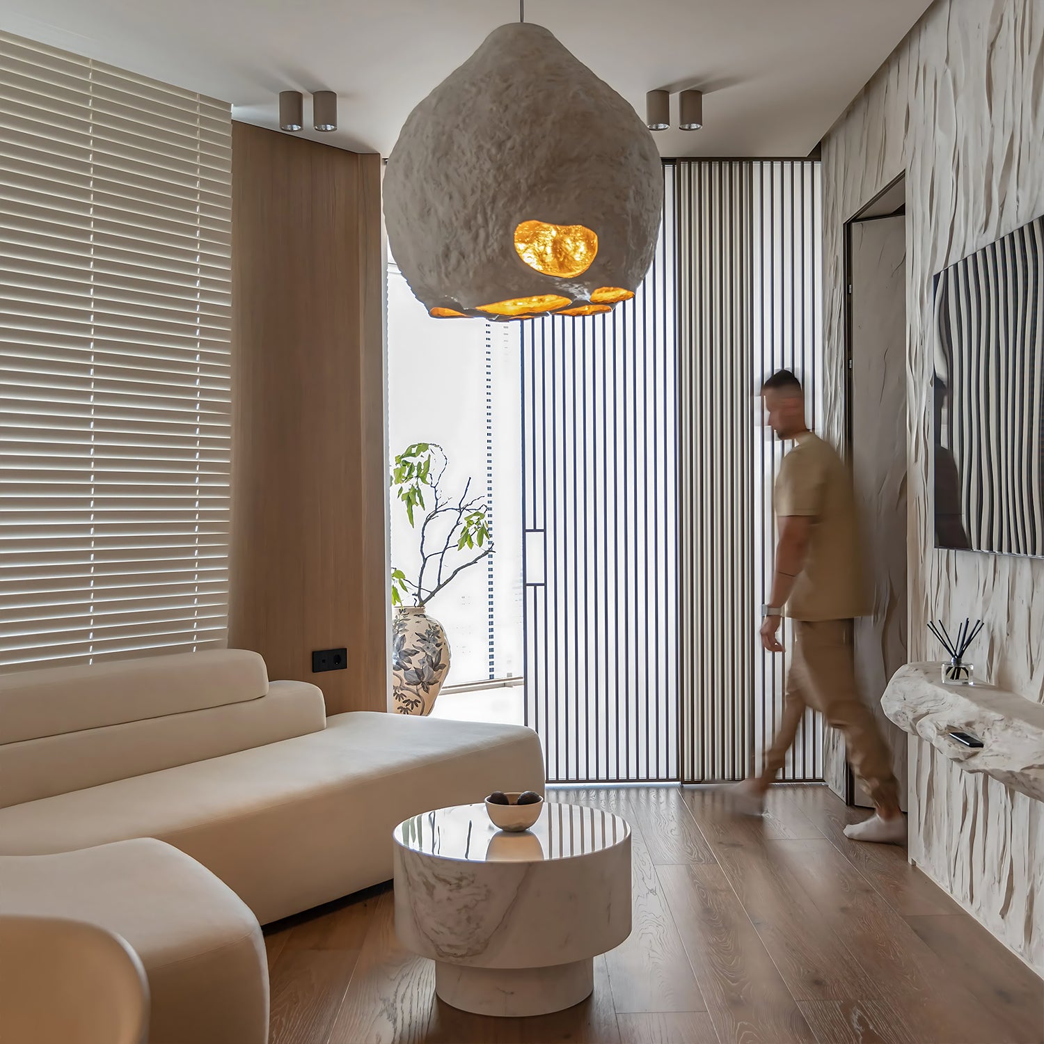 Makivka Pendant Light