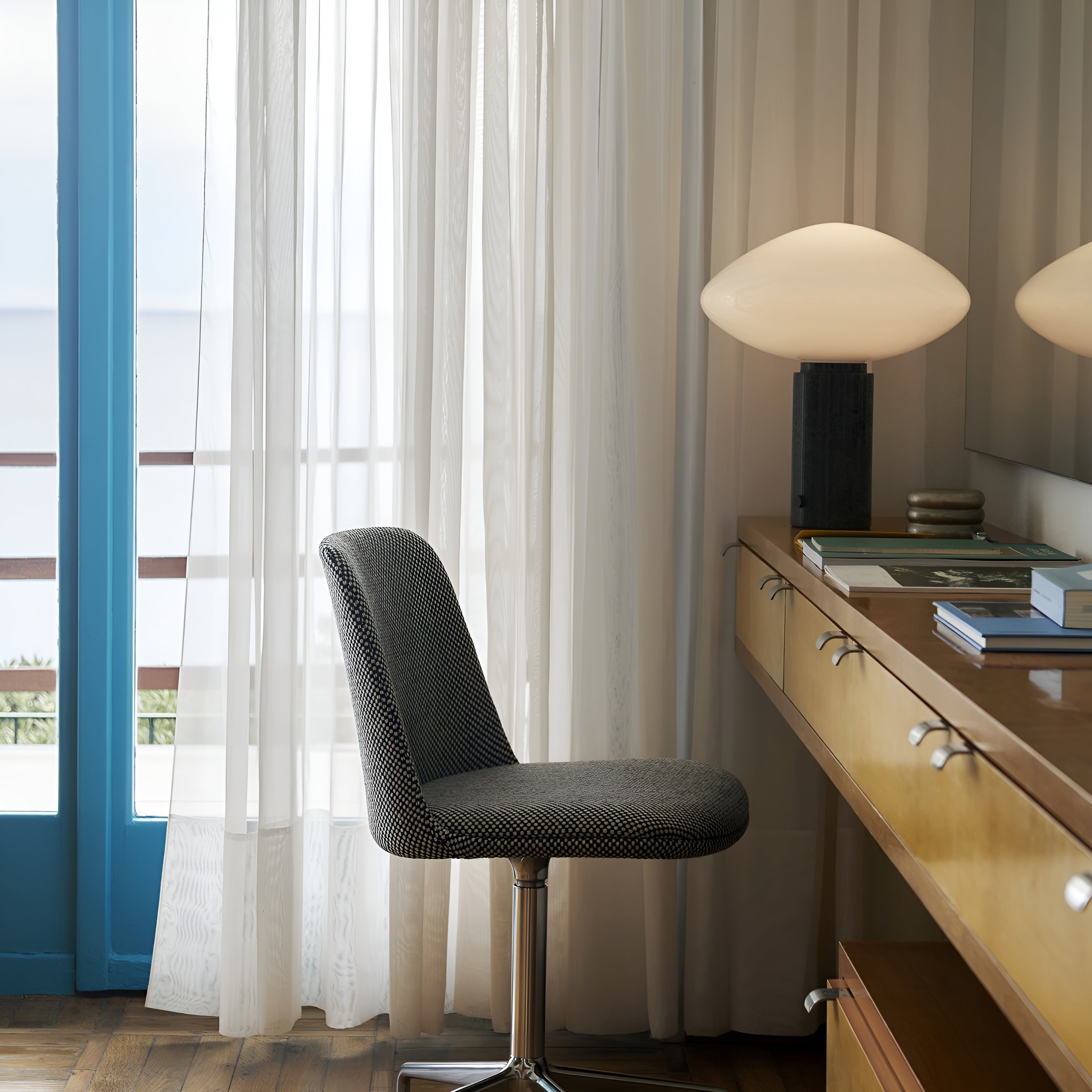 Mist AP17 Table Lamp