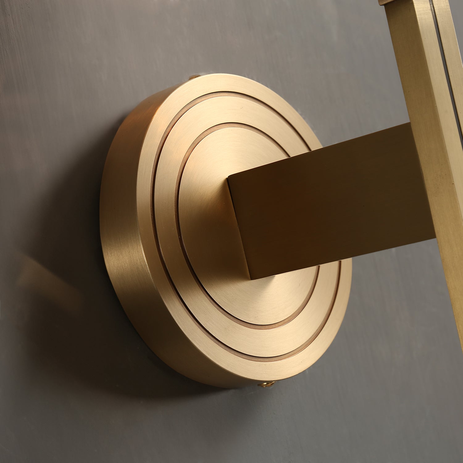 Orrefors_Vase_Brass_Sconce_Visual_Comfort's_0008