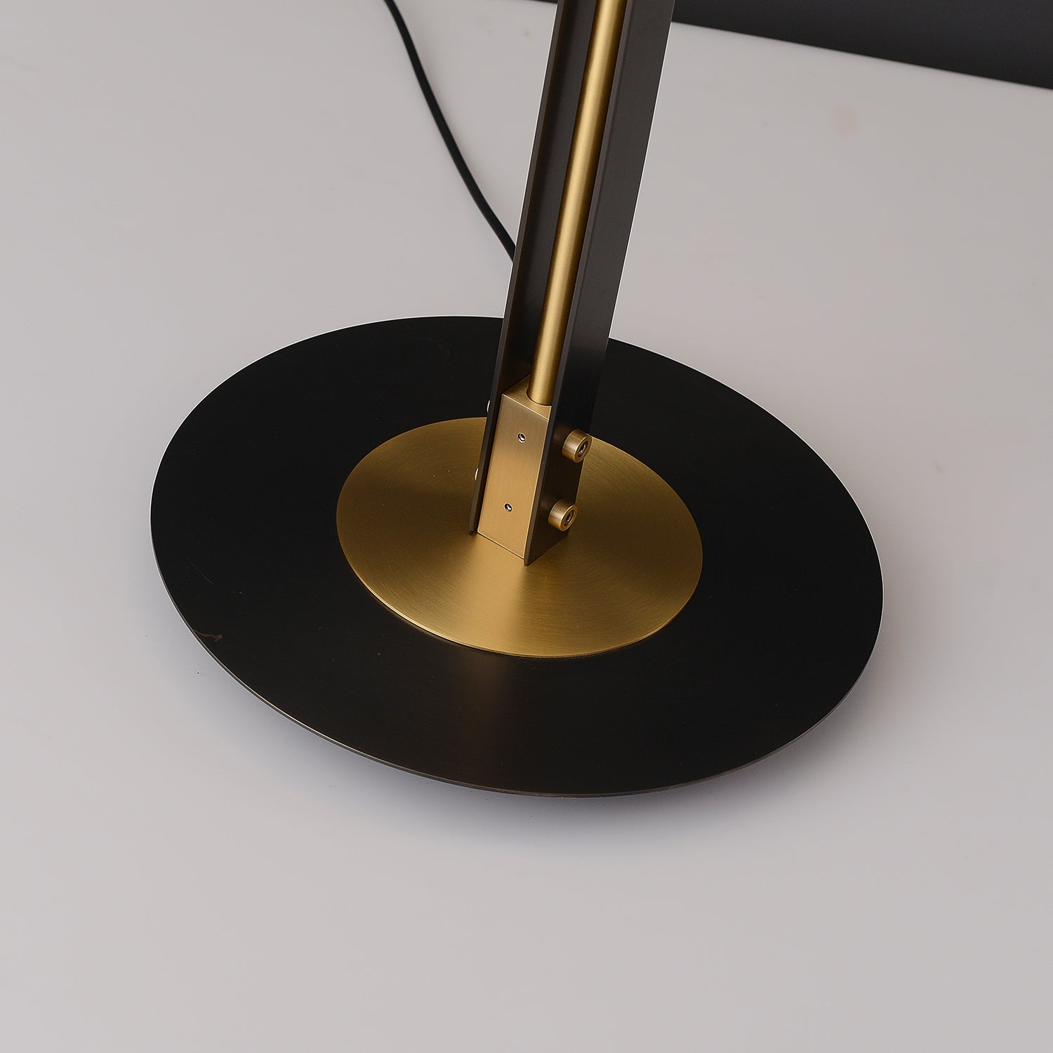Planeta_P_Floor_Lamp_Studio_Kronos_11