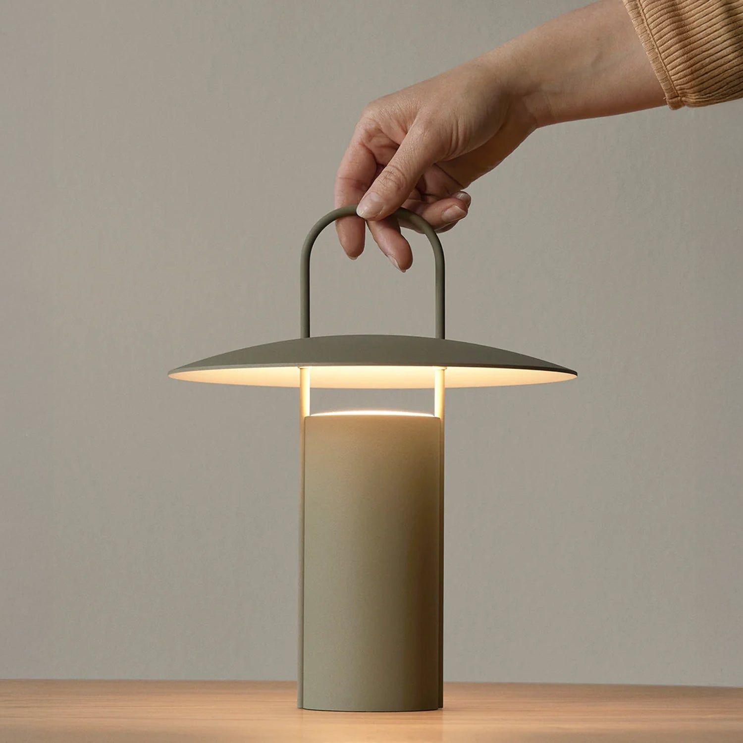 Ray Table Lamp