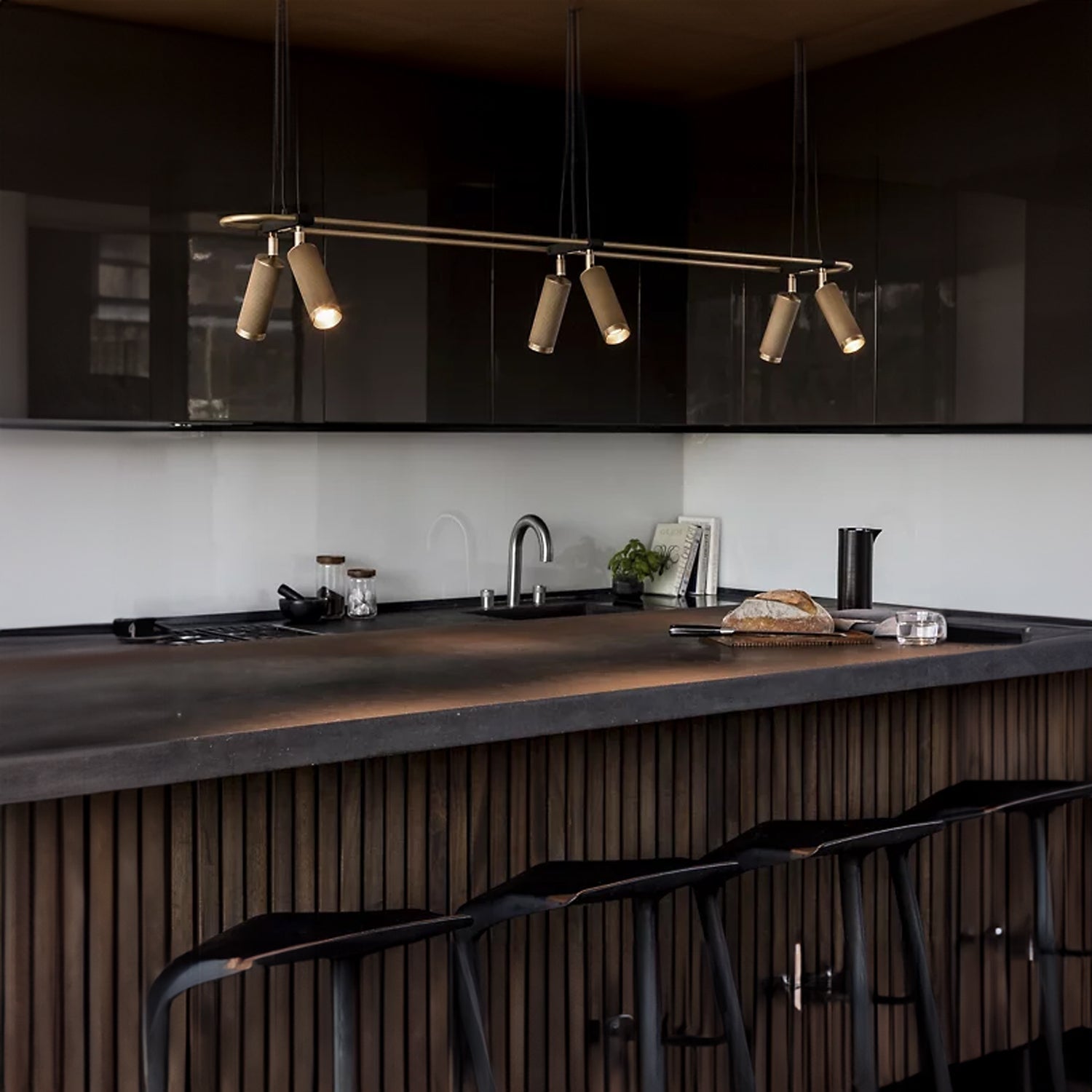 Spot_Linear_Suspension_Pendant_Light_J._Adams_17
