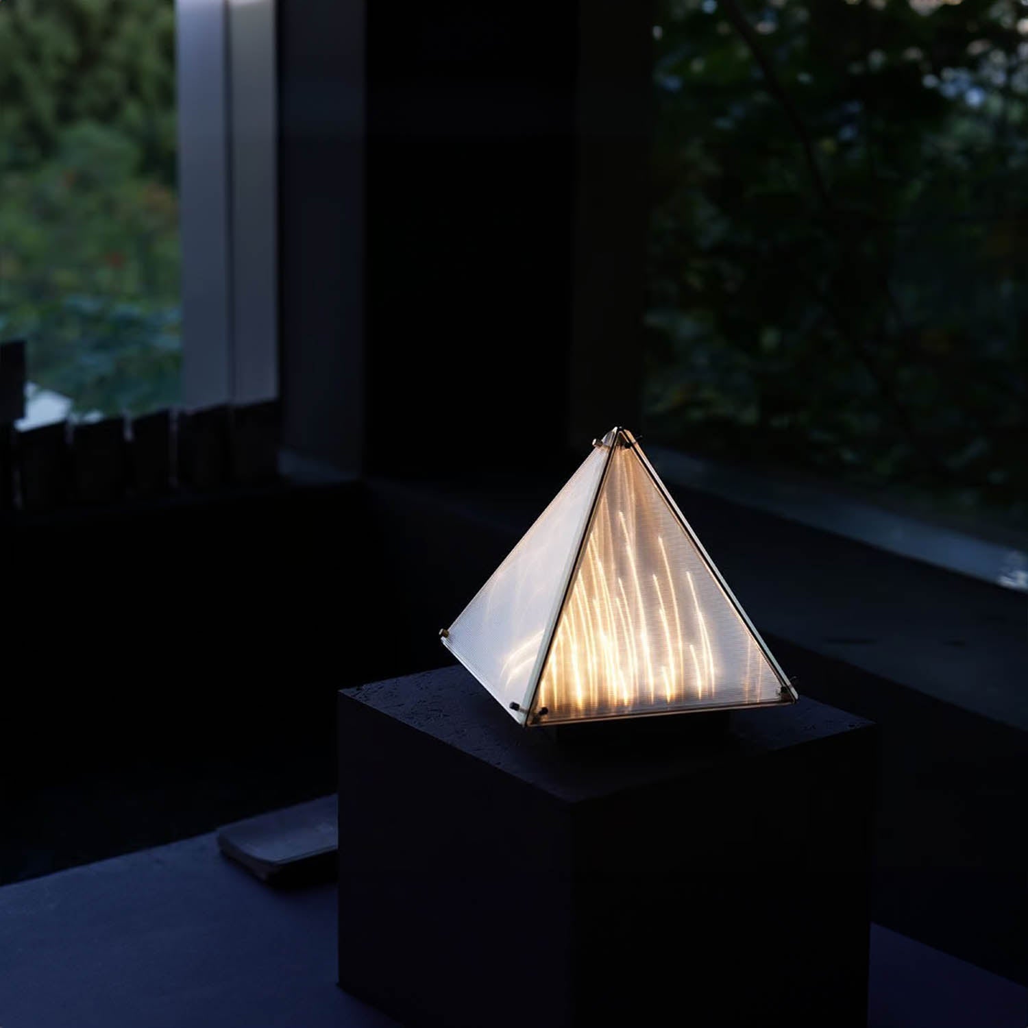 FRAGMENT 4 Table Lamp