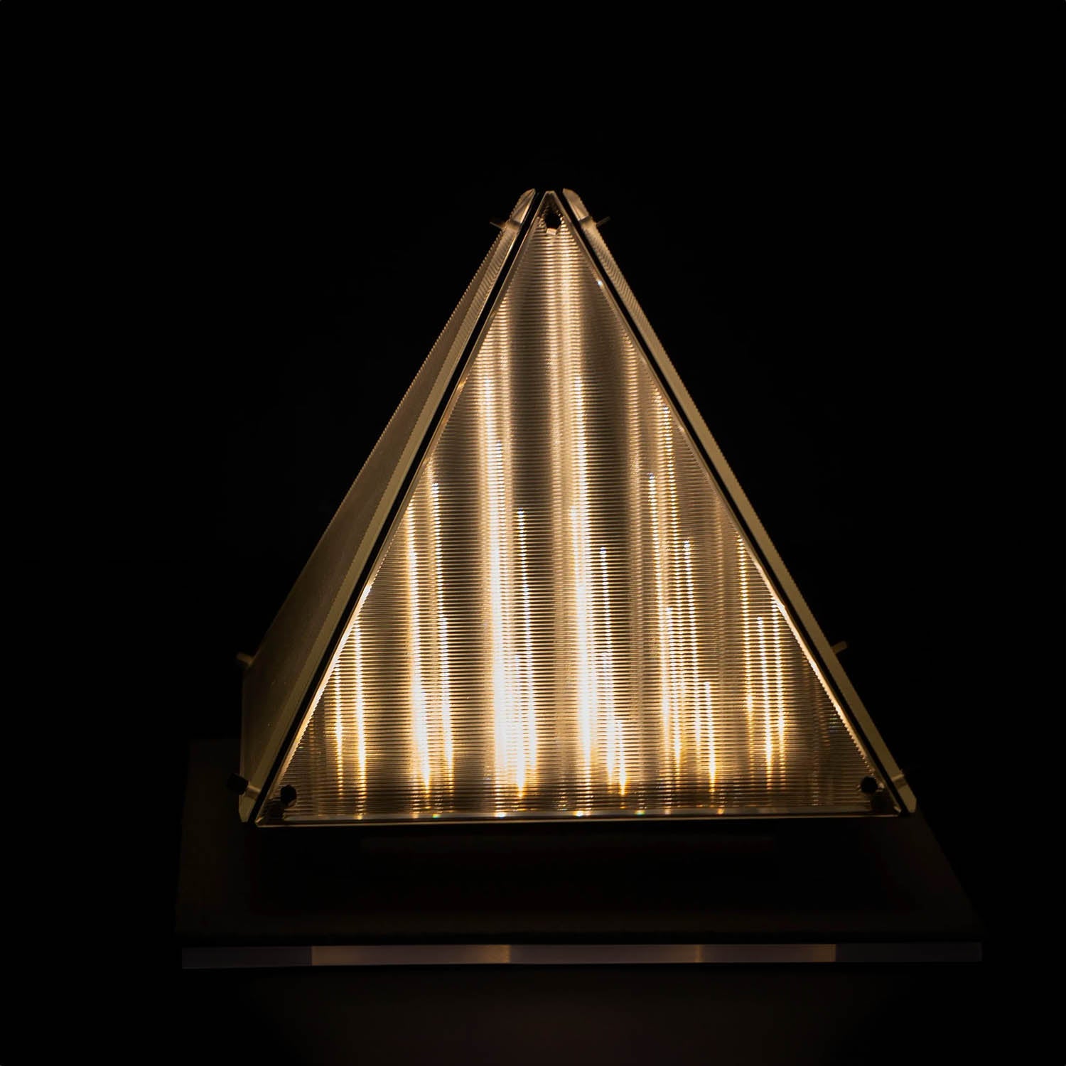 FRAGMENT 4 Table Lamp