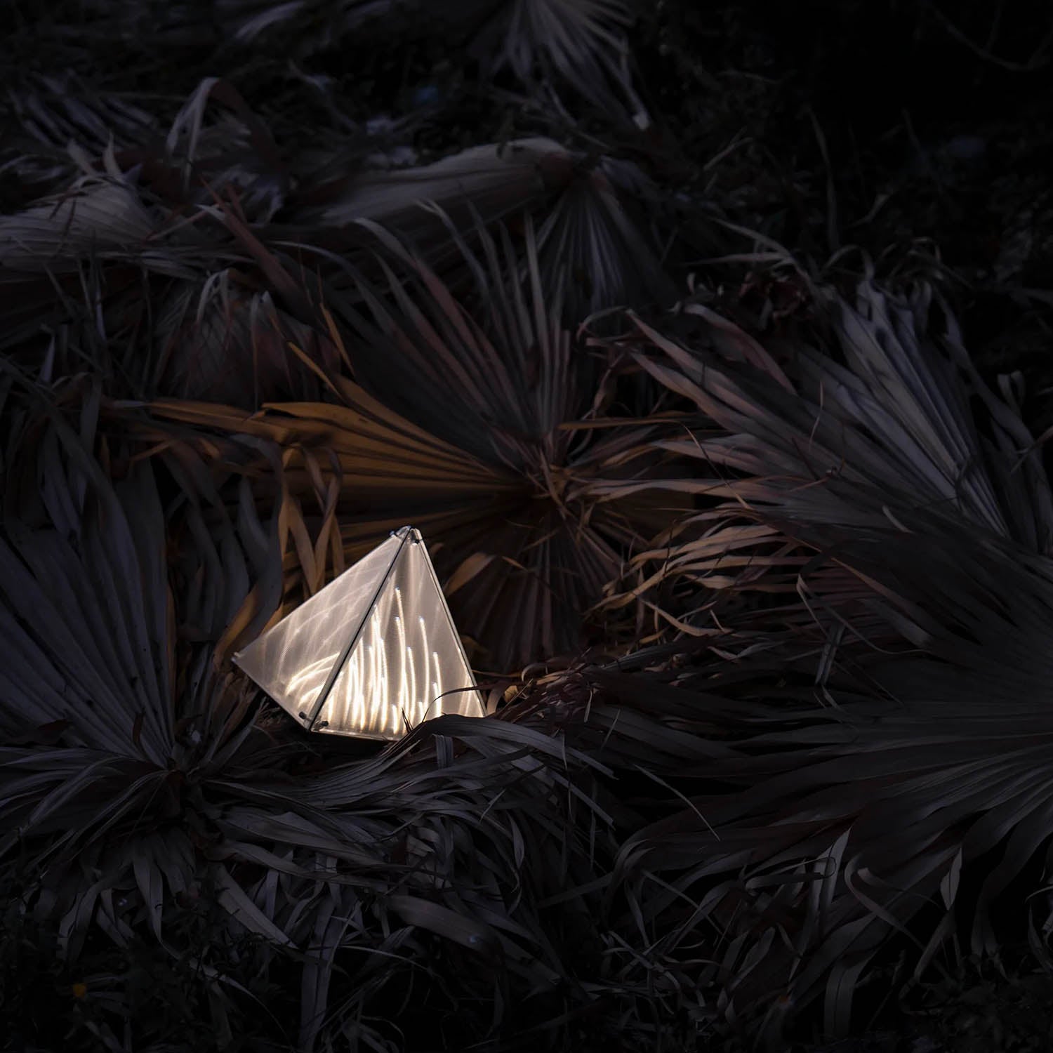 FRAGMENT 4 Table Lamp