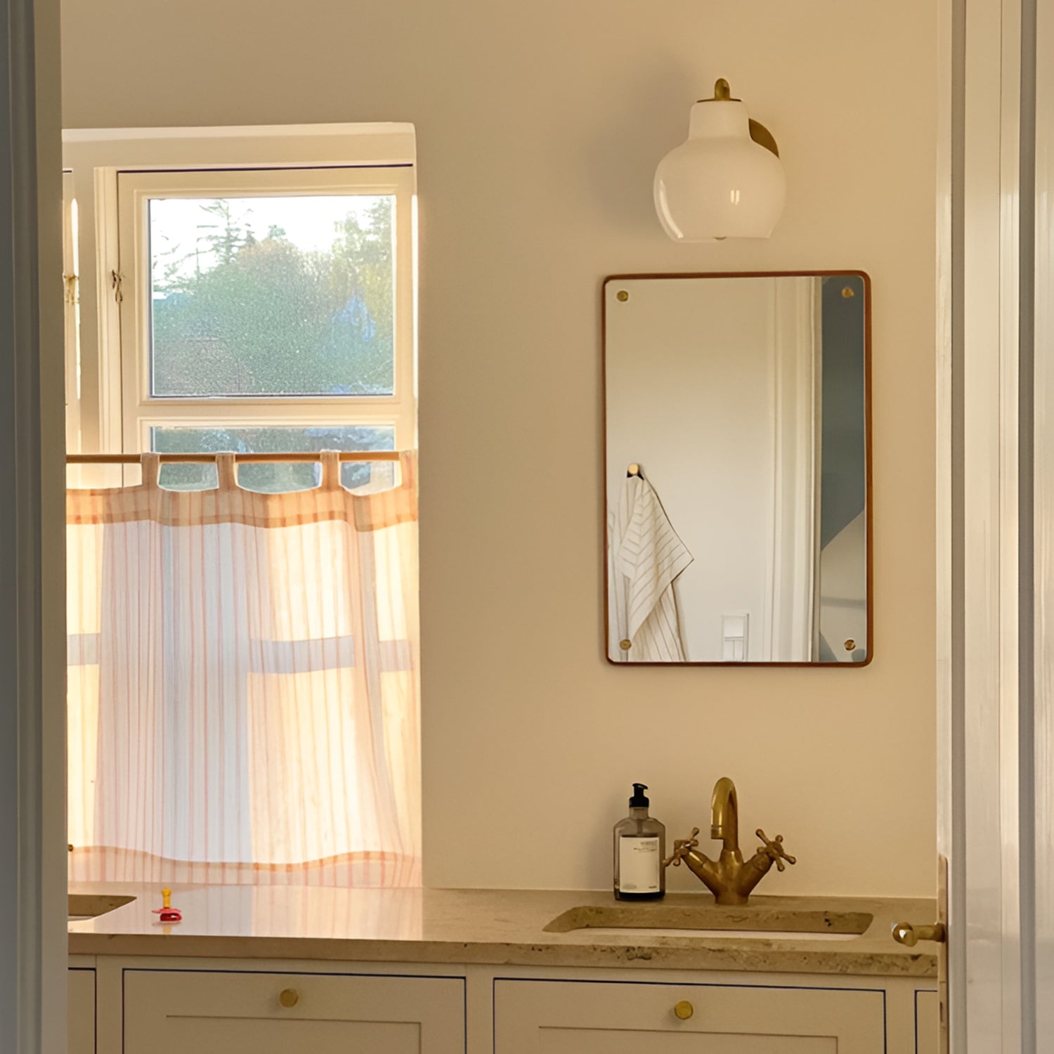 VL Ring Crown Wall Lamp