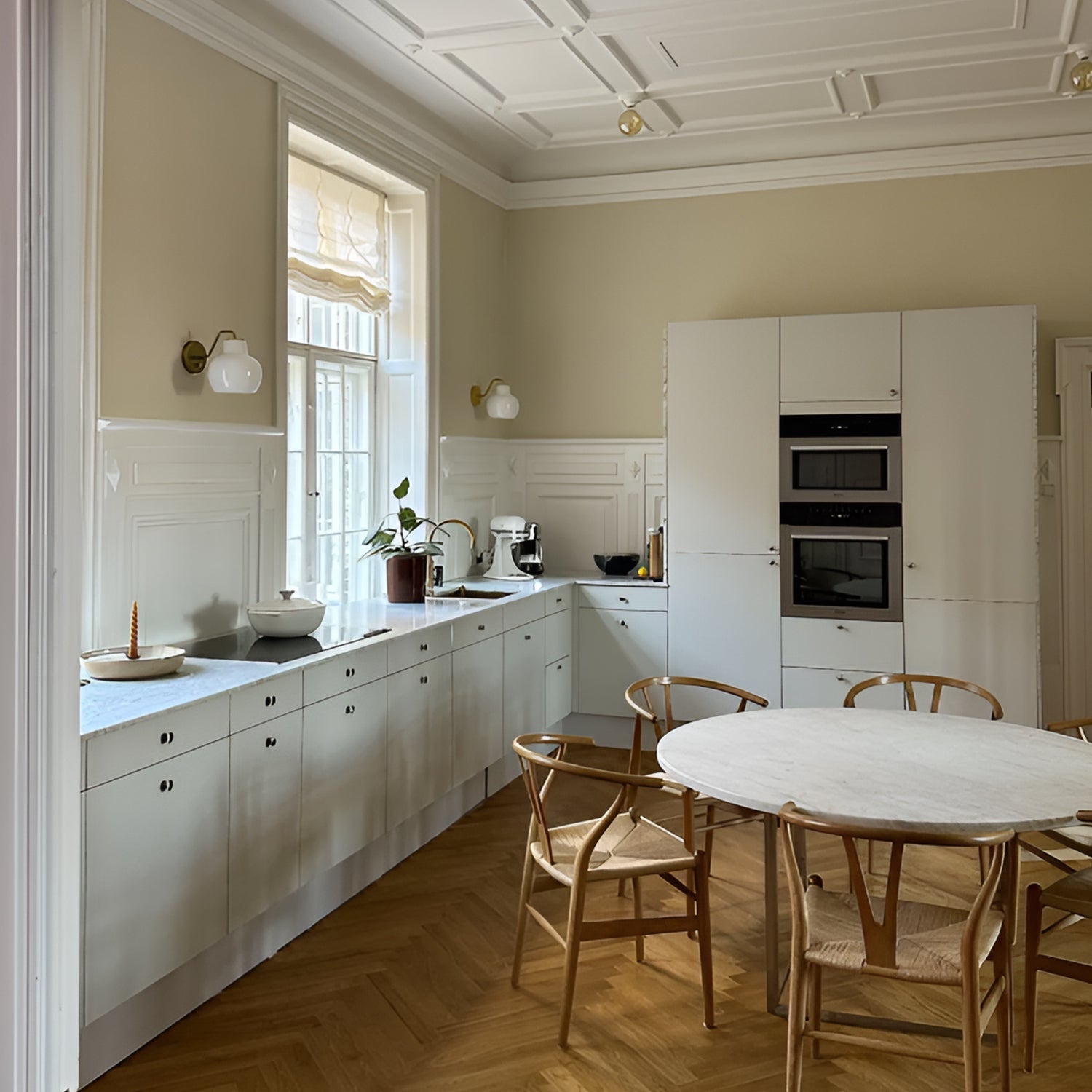 VL Ring Crown Wall Lamp