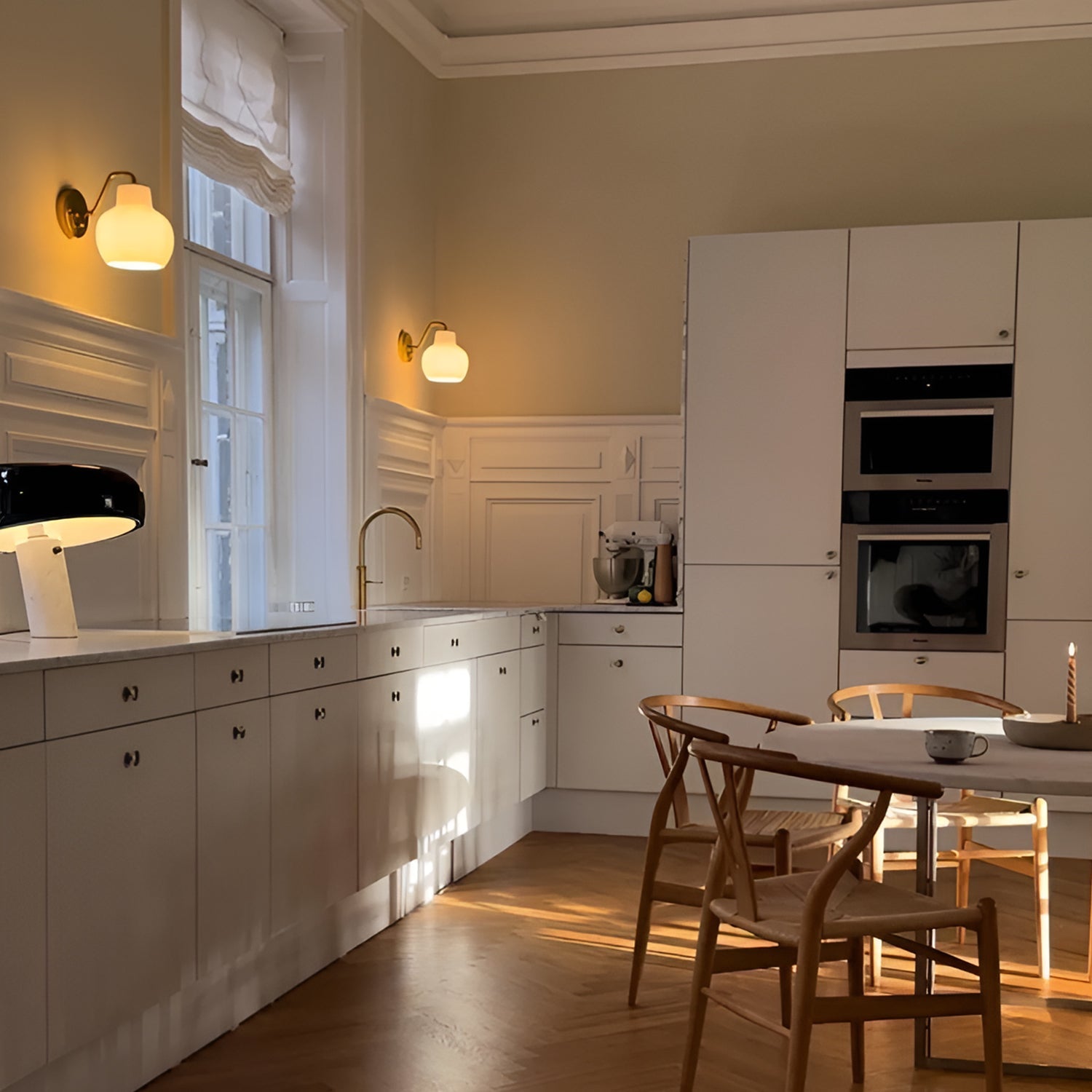 VL Ring Crown Wall Lamp