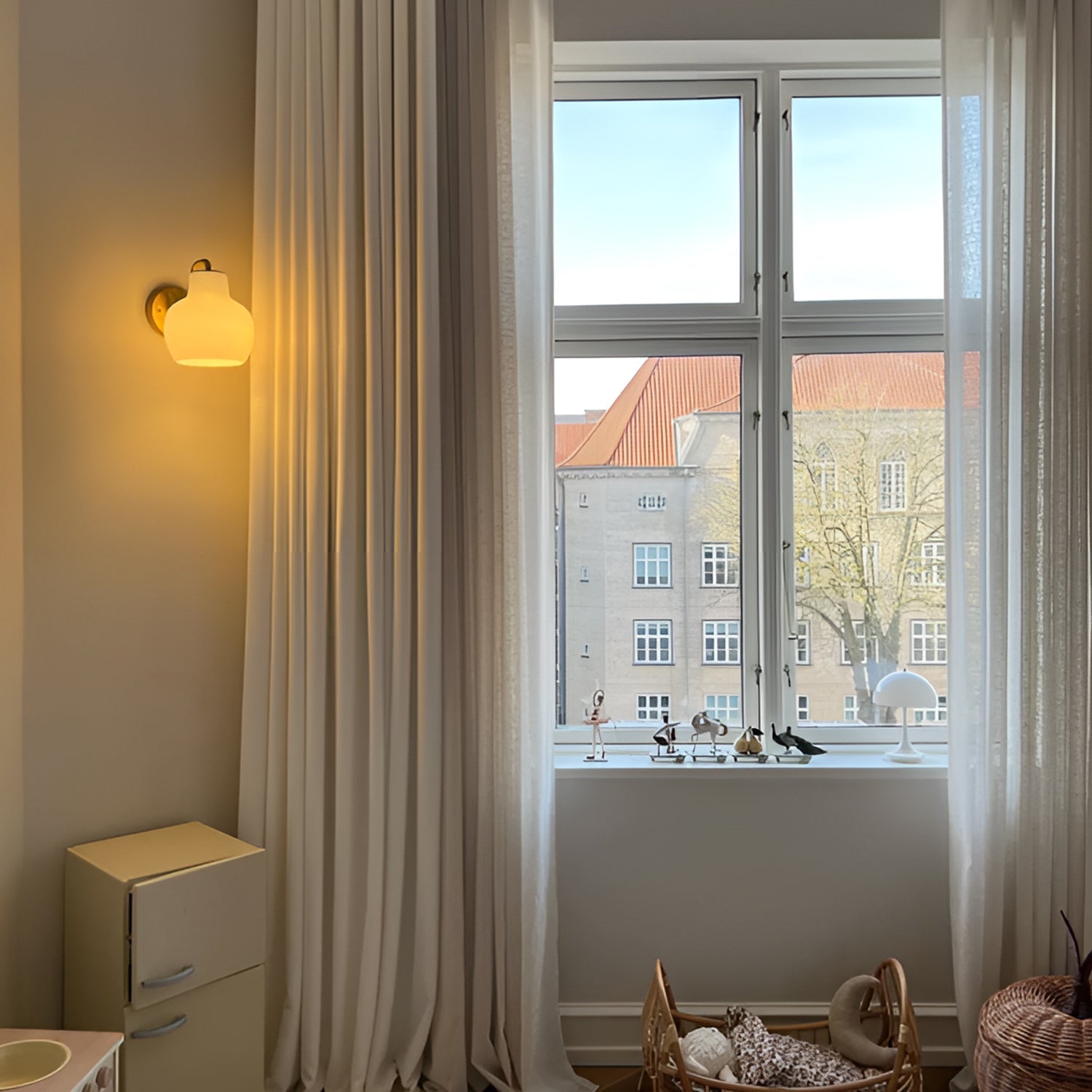 VL Ring Crown Wall Lamp