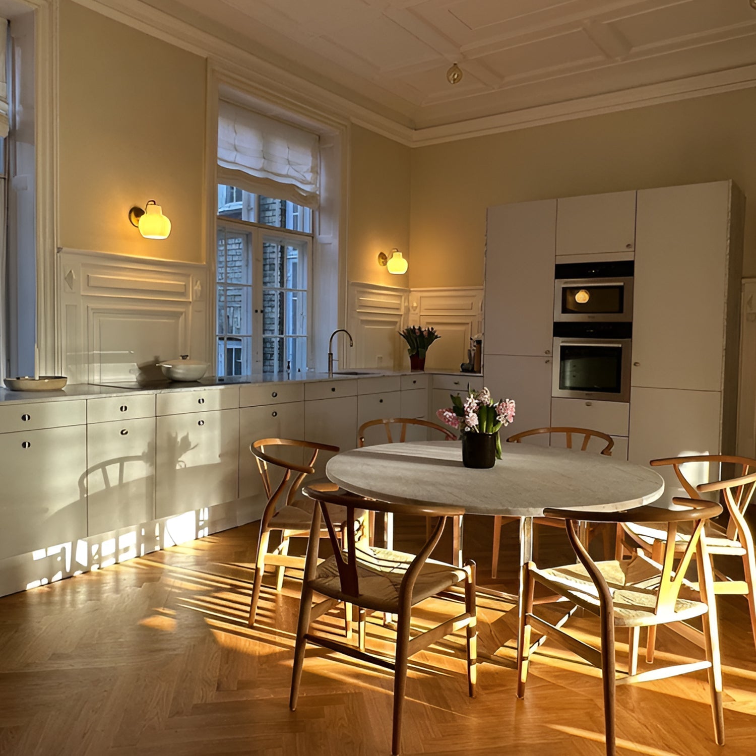 VL Ring Crown Wall Lamp